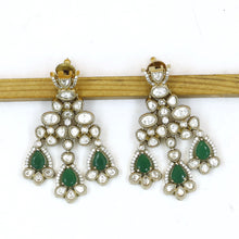 Round Neck Kundan Necklace Set 18047-69