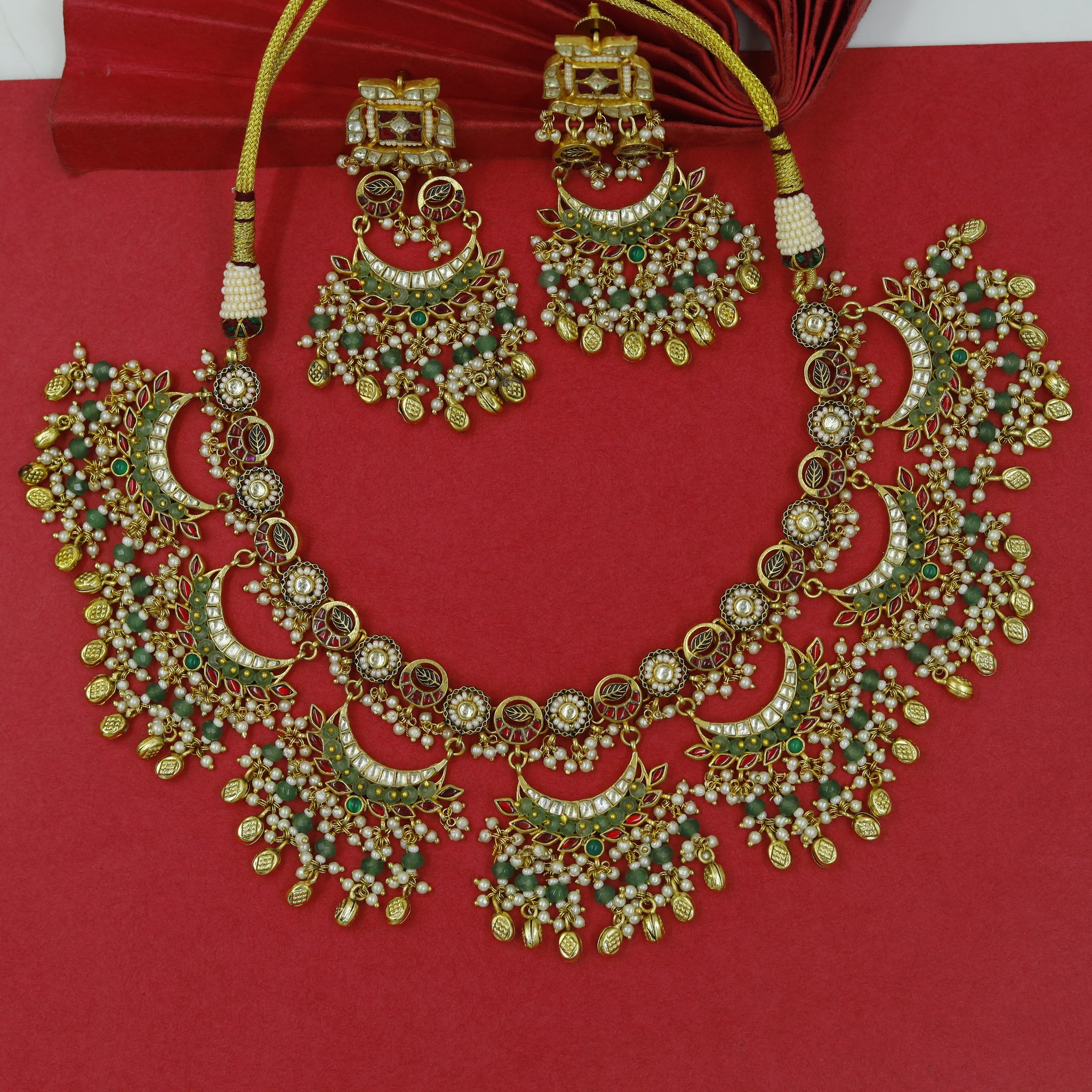Round Neck Kundan Necklace Set 17585-56
