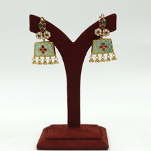 Round Neck Kundan Necklace Set 17623-87