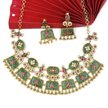 Round Neck Kundan Necklace Set 17623-87