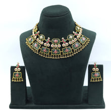 Round Neck Kundan Necklace Set 17623-87