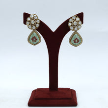 Moissanite Light Kundan Earring 17640-87