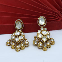 Moissanite Light Kundan Earring 17642-87