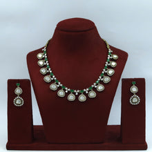 Round Neck Kundan Necklace Set 18052-69