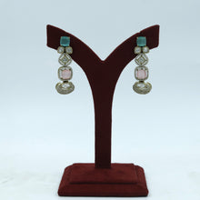 Round Neck Kundan Necklace Set 18064-69