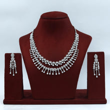 Round Neck Kundan Necklace Set 18035-69