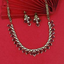 Round Neck Kundan Necklace Set 18050-69