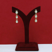 Round Neck Kundan Necklace Set 18030-69