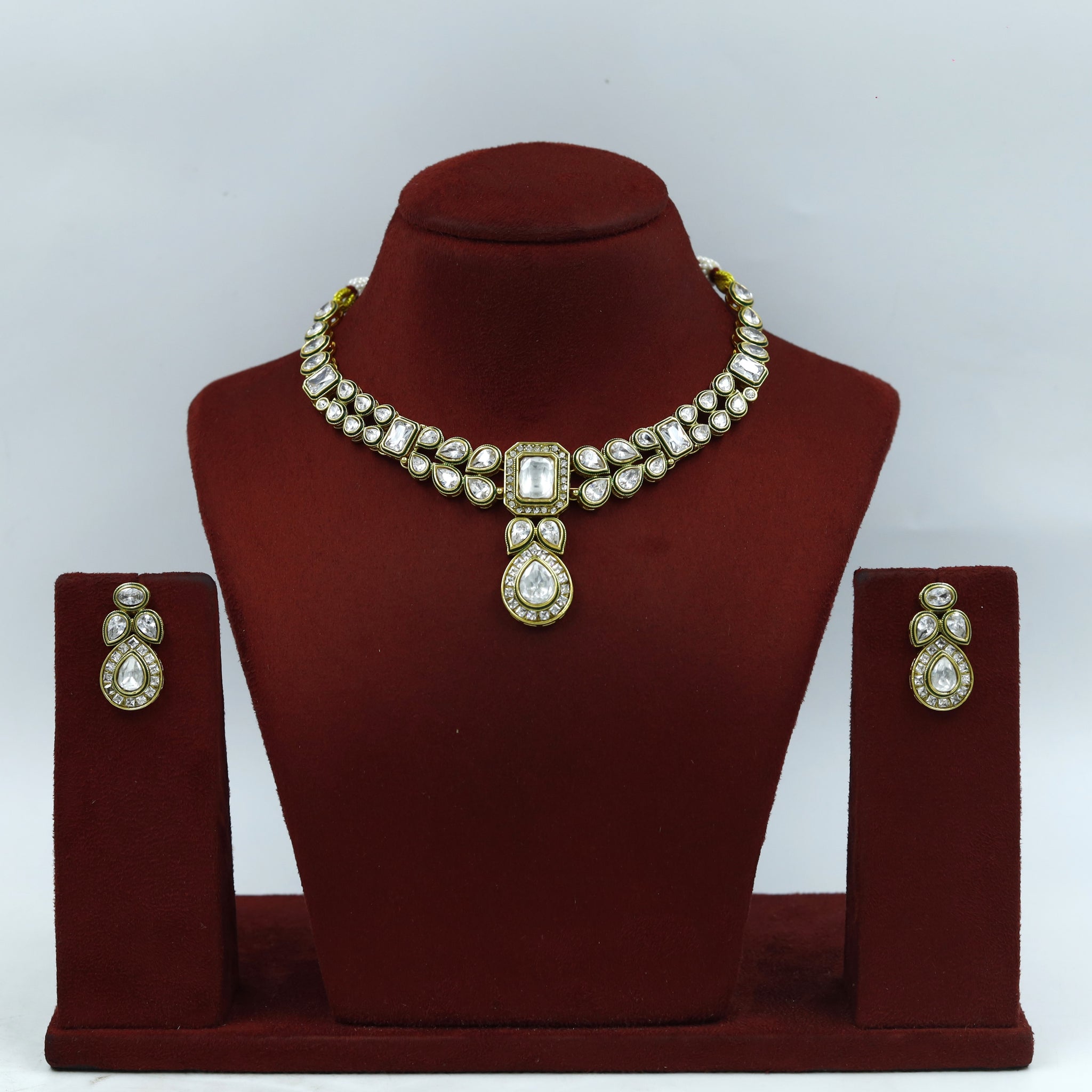 Round Neck Polki Necklace Set 14895-21