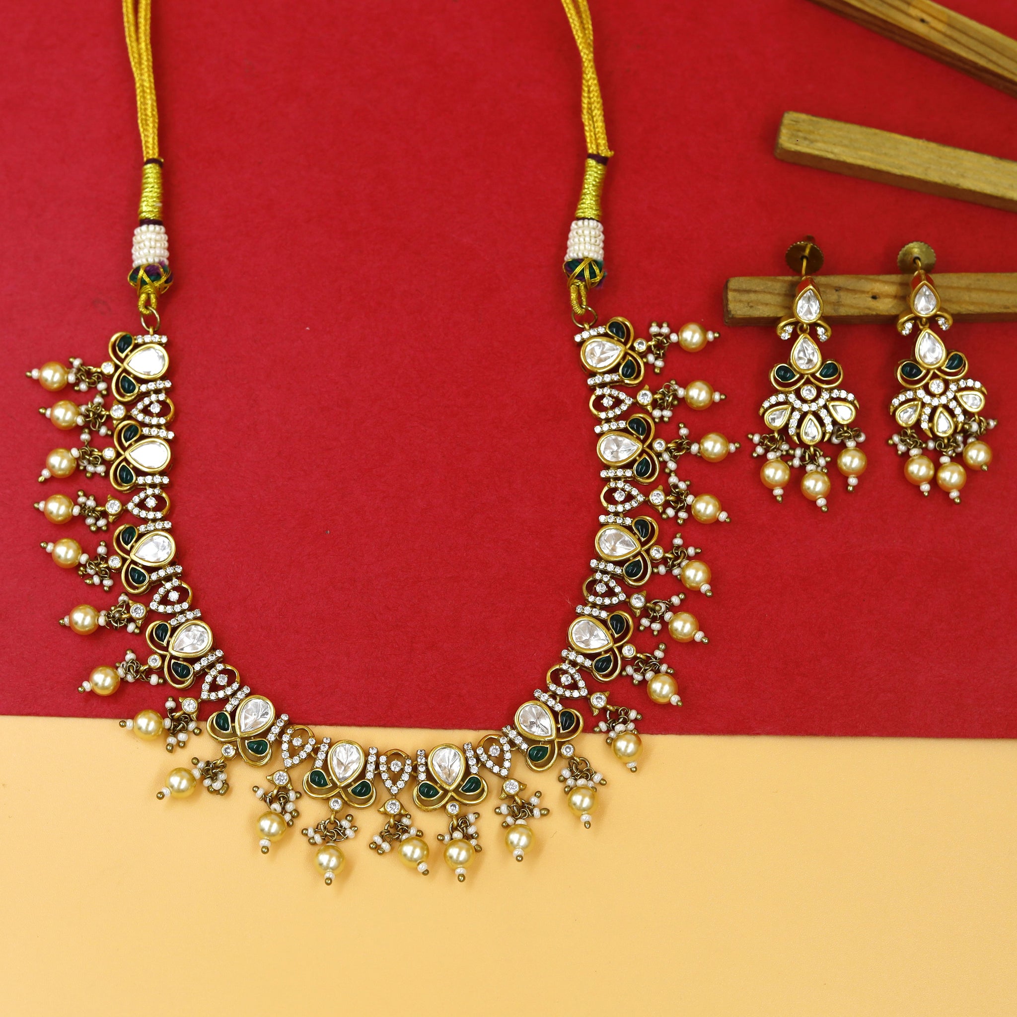 Round Neck Kundan Necklace Set 18200-68