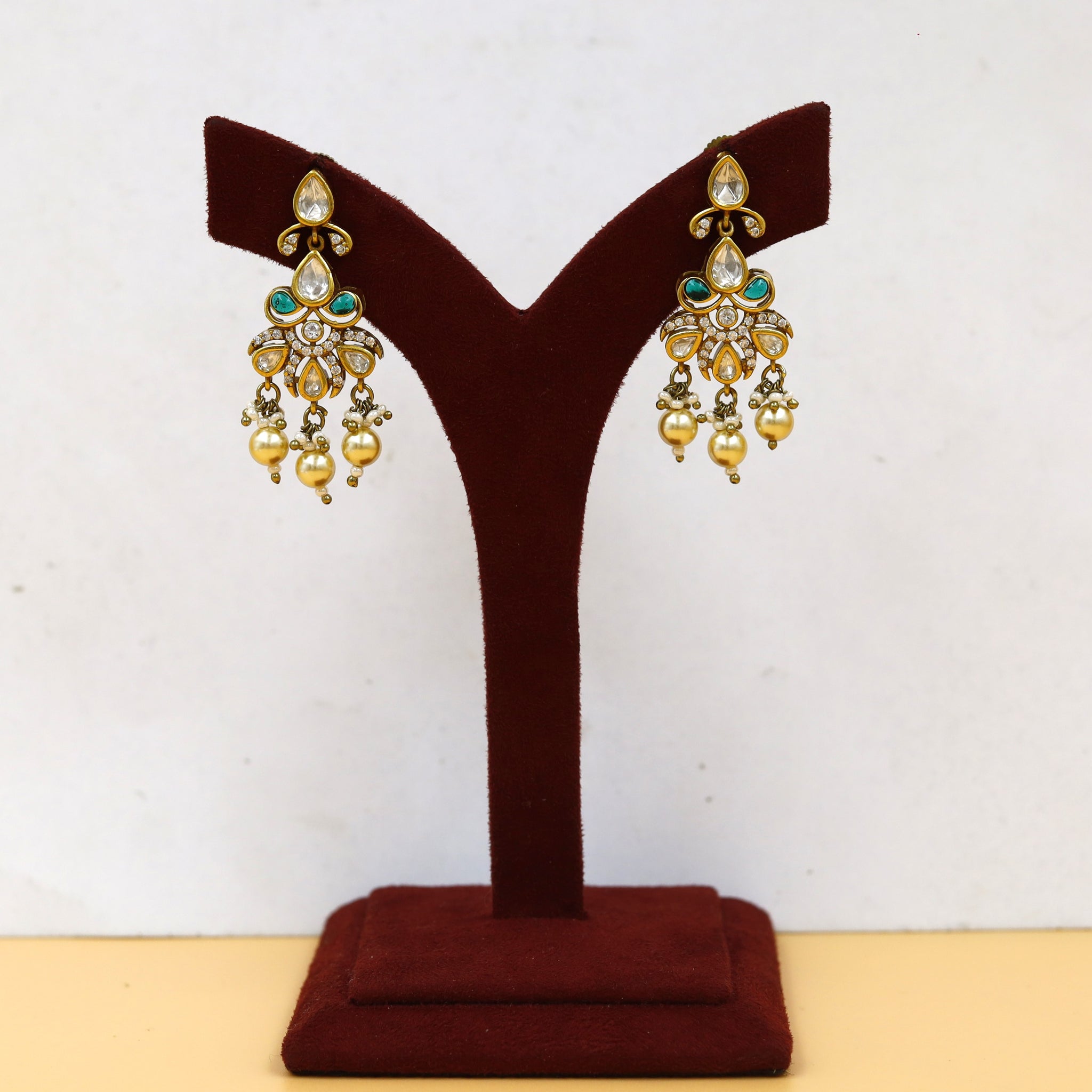 Round Neck Kundan Necklace Set 18200-68