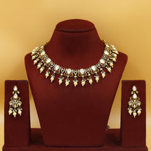 Round Neck Kundan Necklace Set 18200-68