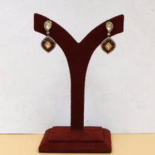 Round Neck Kundan Necklace Set 18325-28