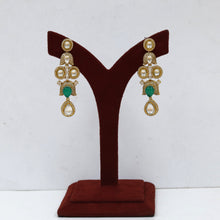 Round Neck Kundan Necklace Set 18323-28