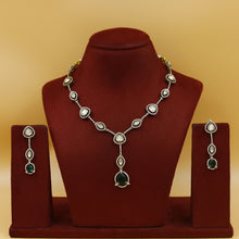 Round Neck Kundan Necklace Set 18235-21
