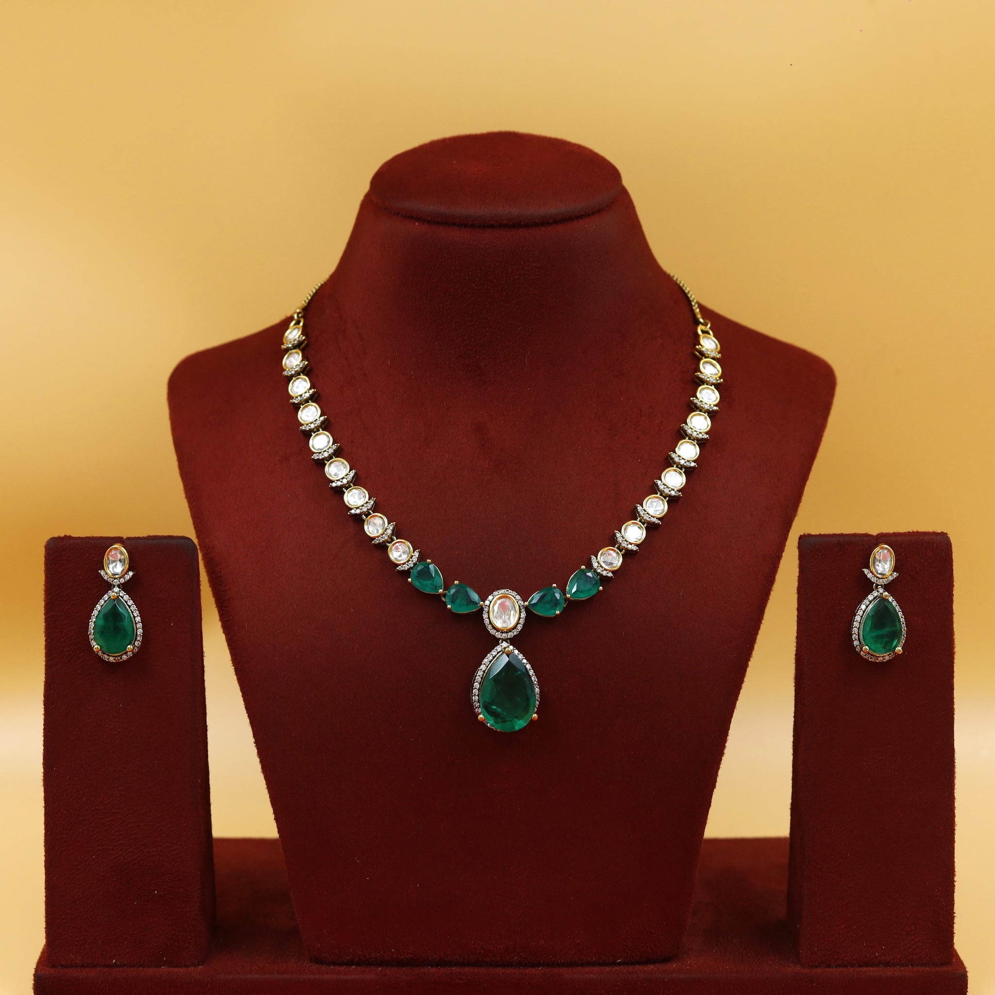 Round Neck Kundan Necklace Set 18440-28