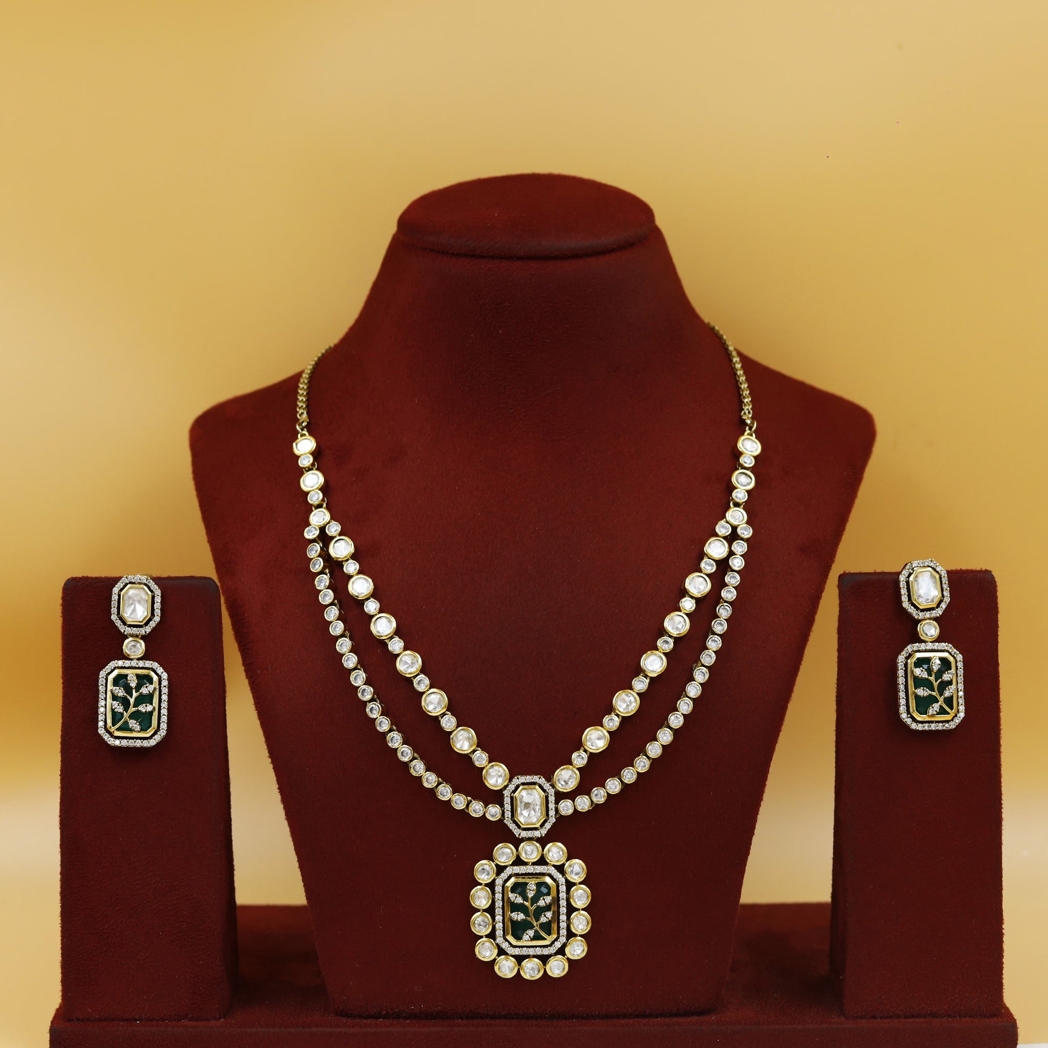 Round Neck Kundan Necklace Set 18074-69