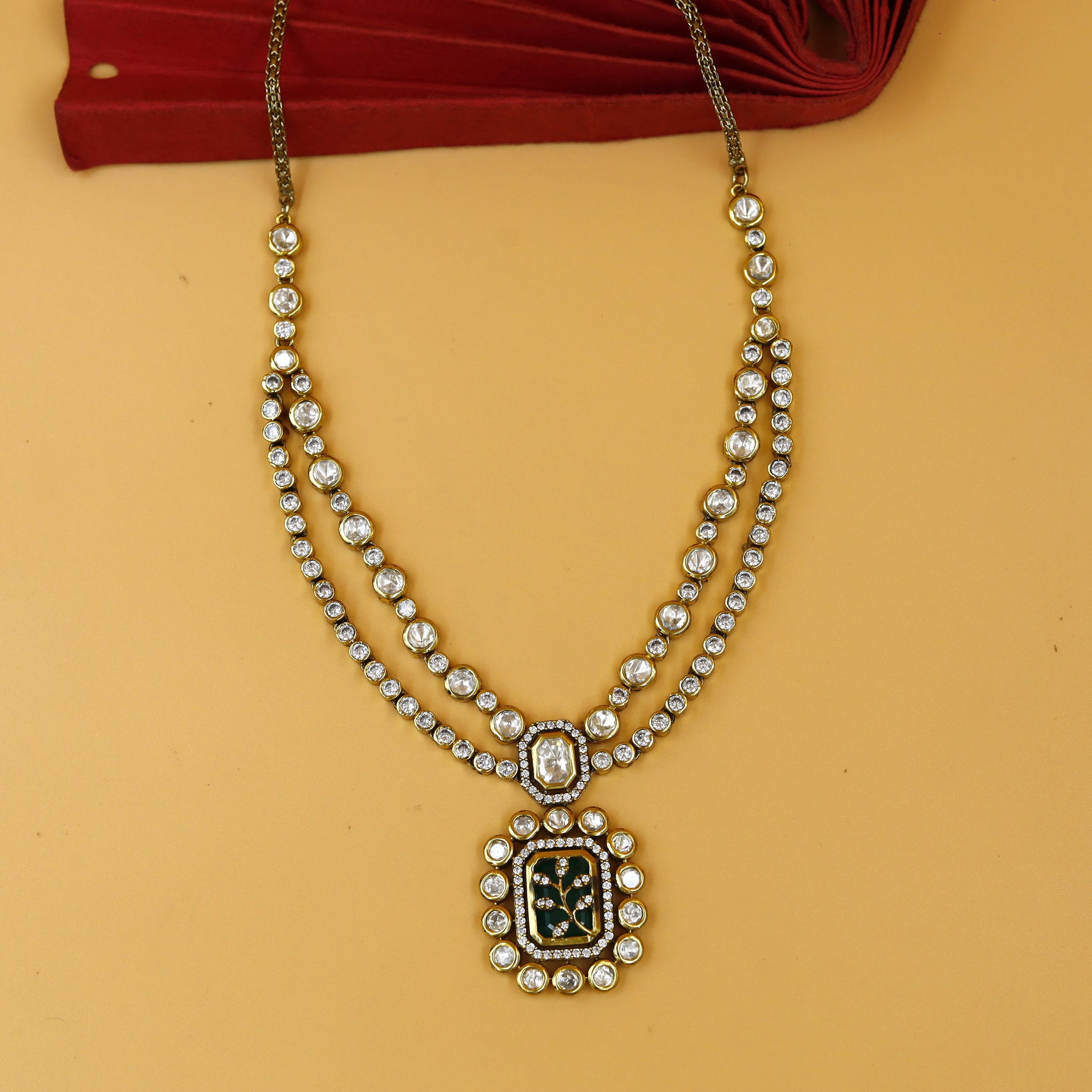 Round Neck Kundan Necklace Set 18074-69