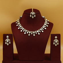 Round Neck Kundan Necklace Set 18308-28