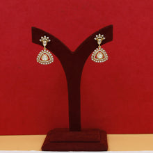 Round Neck Kundan Necklace Set 18316-28