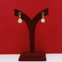 Round Neck Kundan Necklace Set 18199-68