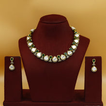 Round Neck Kundan Necklace Set 18199-68