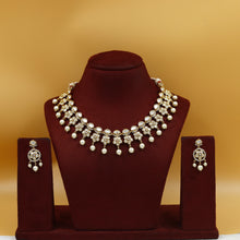 Round Neck Kundan Necklace Set 18450-28