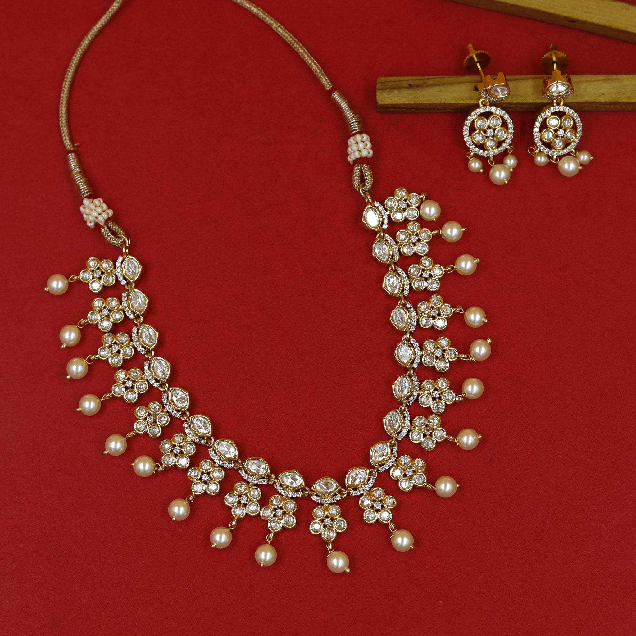 Round Neck Kundan Necklace Set 18450-28