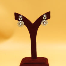 Round Neck Kundan Necklace Set 18236-21