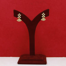 Round Neck Kundan Necklace Set 18313-28