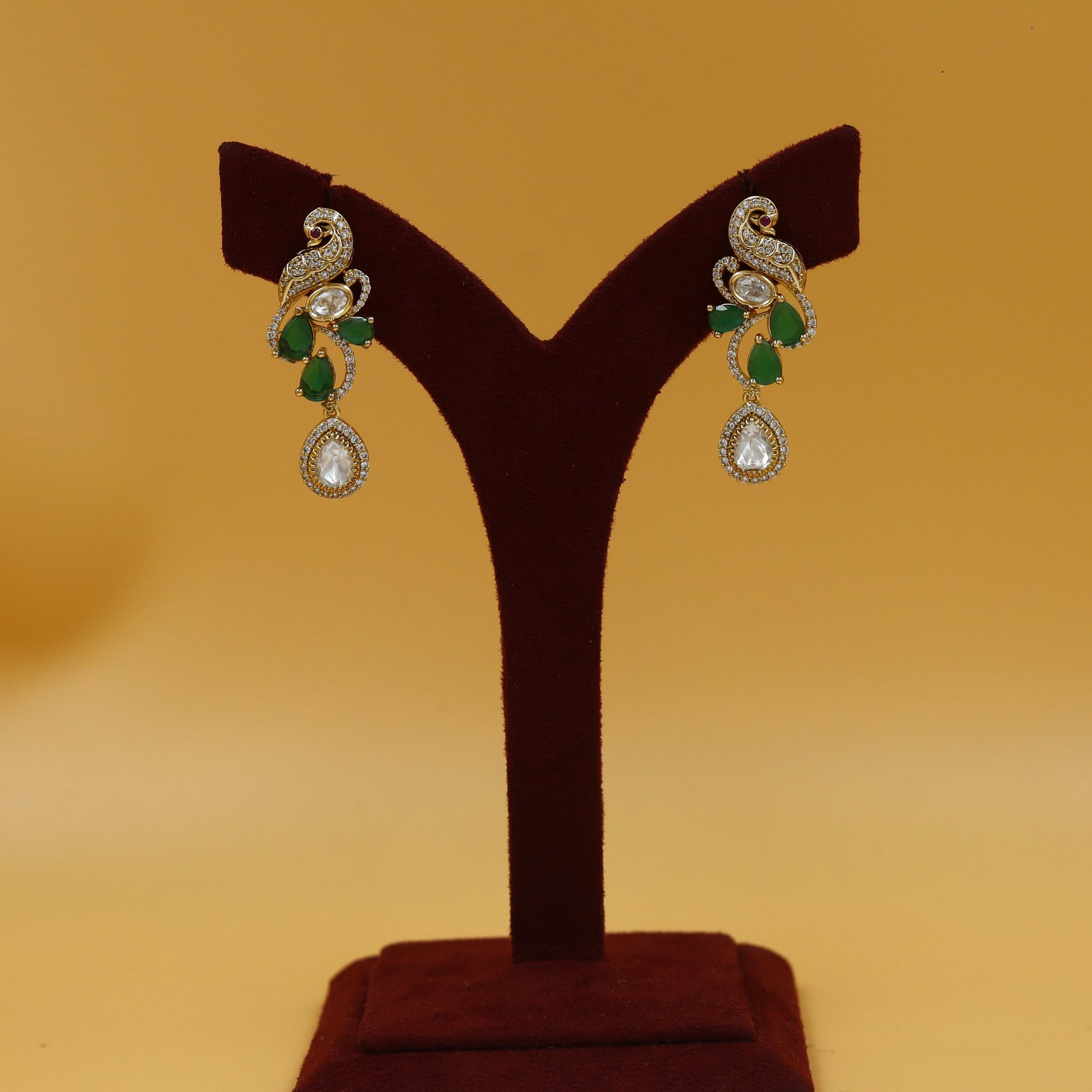 Round Neck Kundan Necklace Set 18439-28