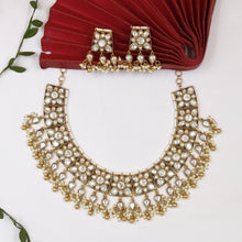 Moissanite Round Neck Kundan Necklace Set 19094-87