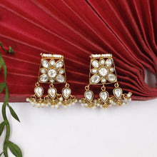 Moissanite Round Neck Kundan Necklace Set 19094-87