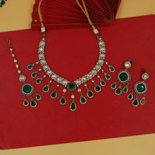 Round Neck Kundan Necklace Set 18216-68
