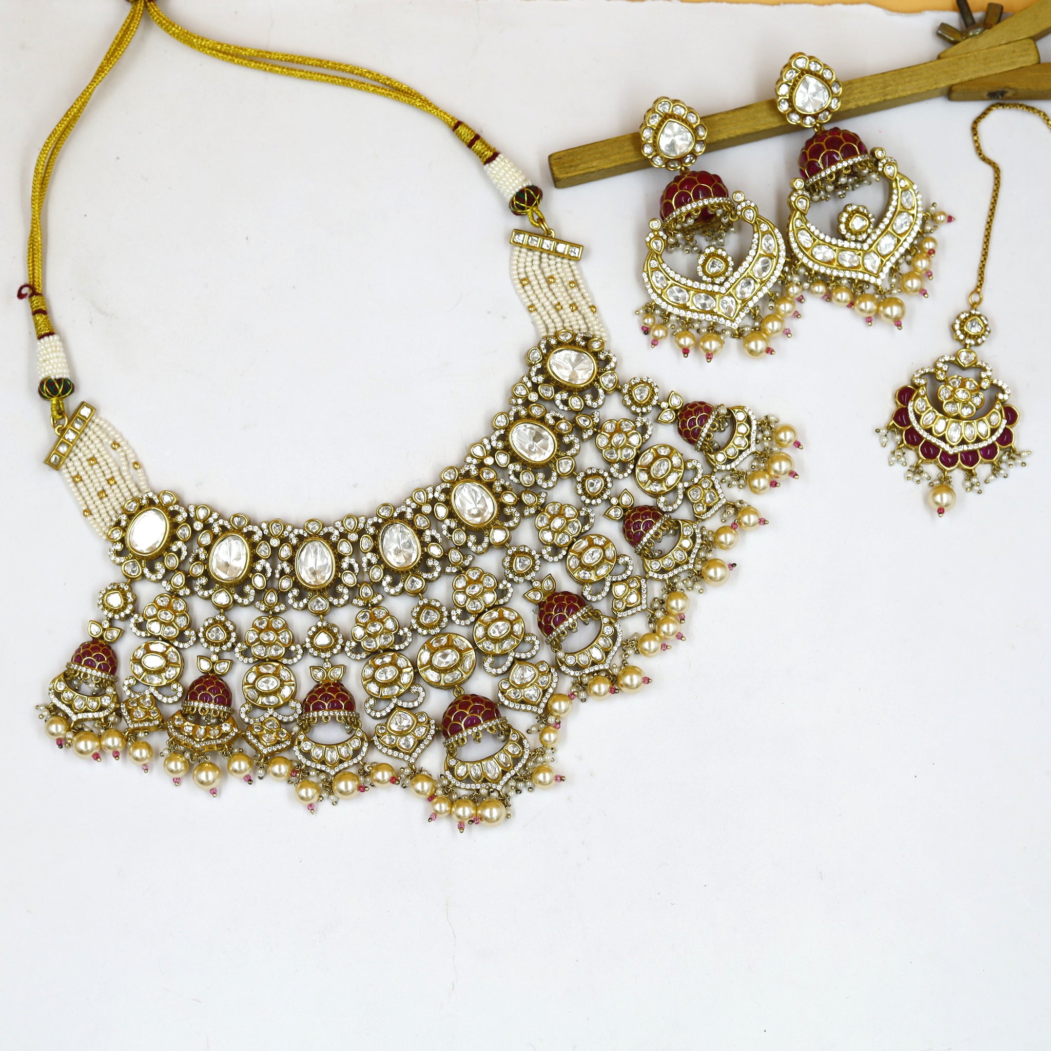 Bridal Choker Kundan Necklace Set 18725-28