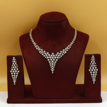 Round Neck Zircon/AD Necklace Set 18922-69