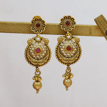 Round Neck Antique Necklace Set 18987-1