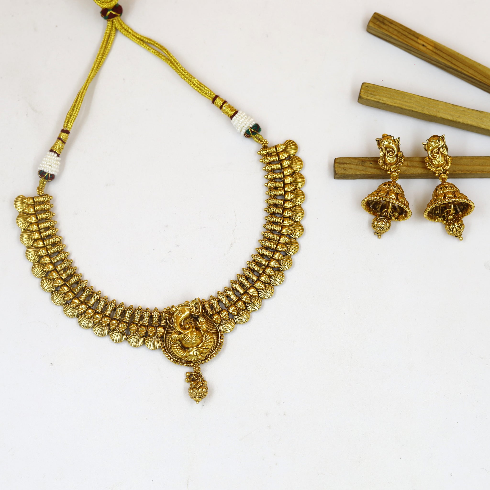 Round Neck Temple Necklace Set 19008-1