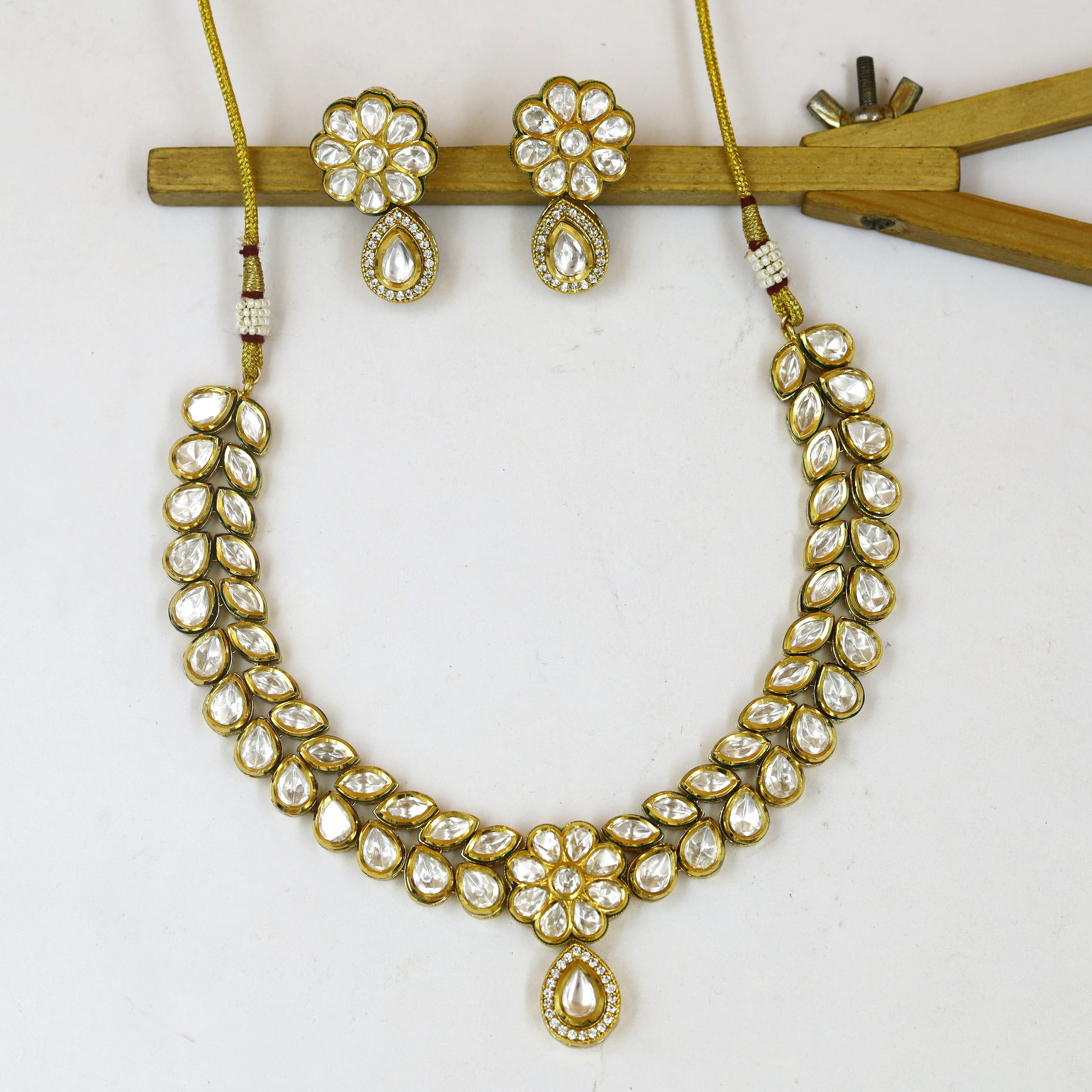 Round Neck Kundan Necklace Set 19043-27