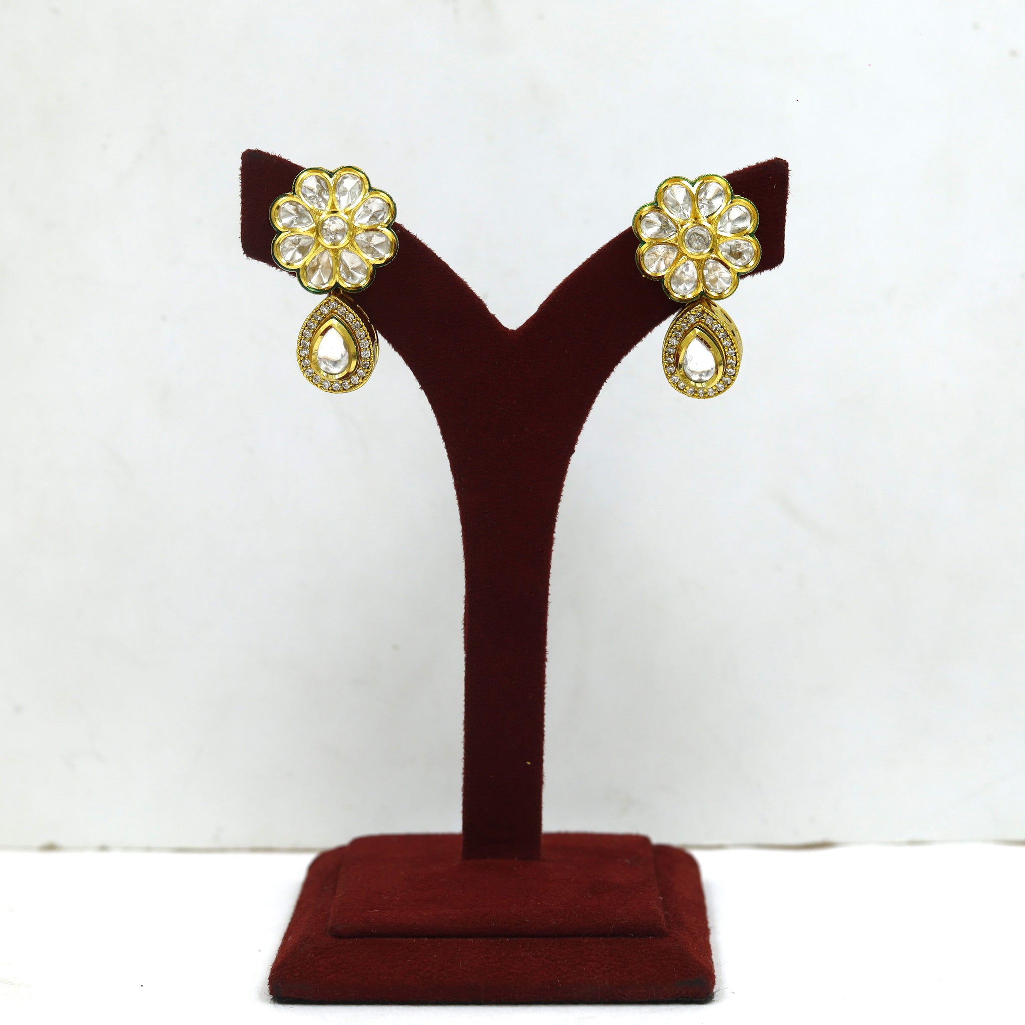 Round Neck Kundan Necklace Set 19043-27