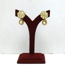 Round Neck Kundan Necklace Set 19043-27