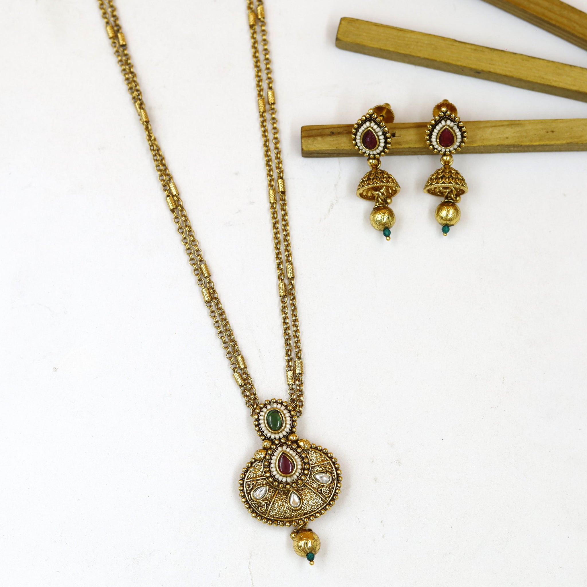 Traditional Antique Pendant Set 18996-1