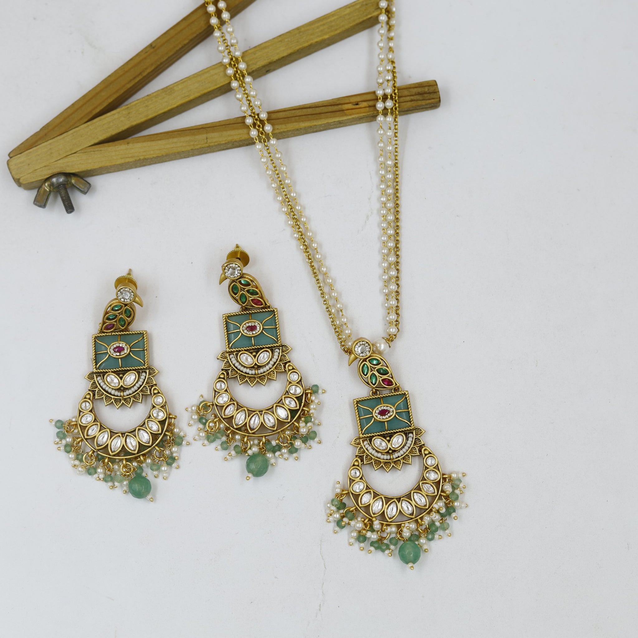 Antique Gold Plated Kundan Pendant Set 19052-21