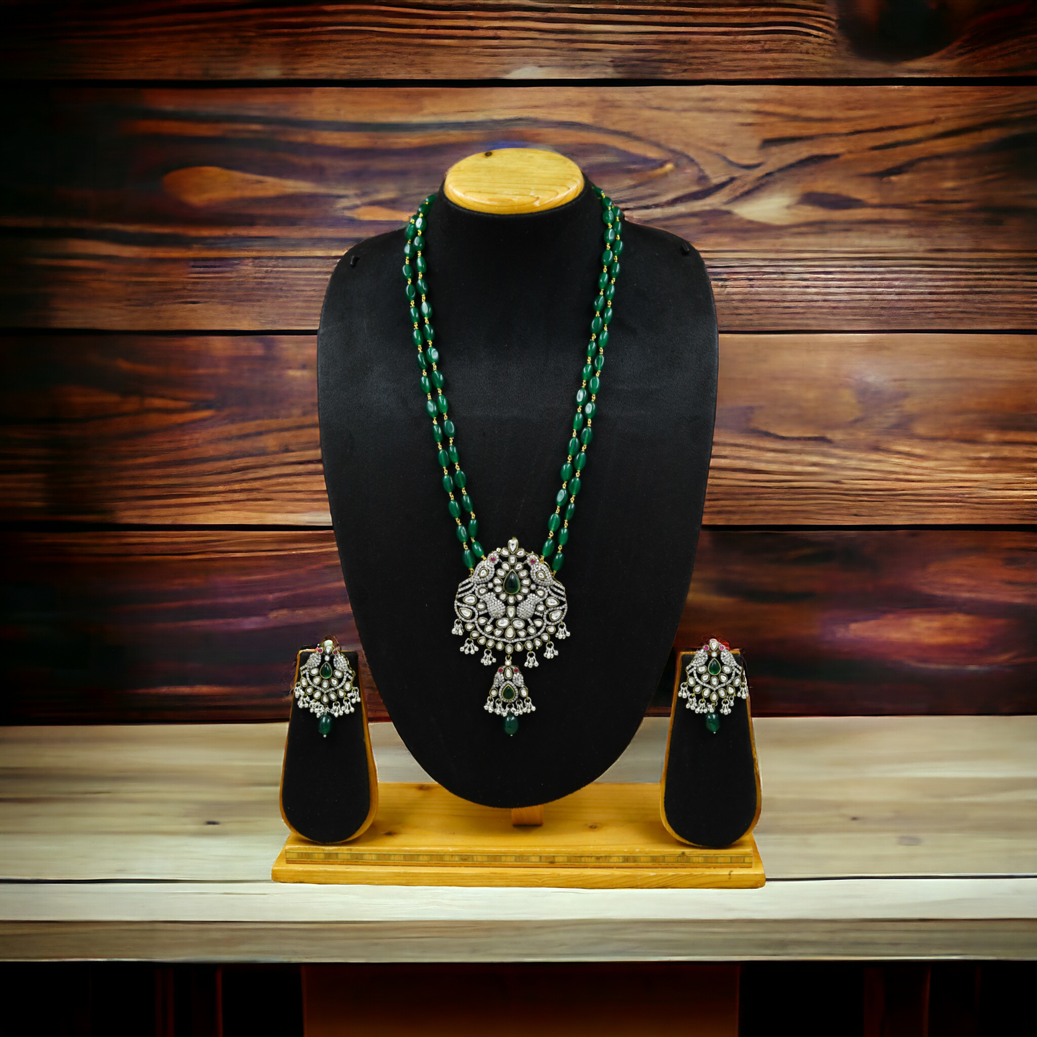 Antique Gold Kundan Pendant Set 13348-21