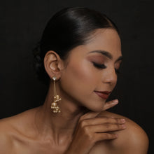 Gold Stylish Kundan Earring 9043-3302