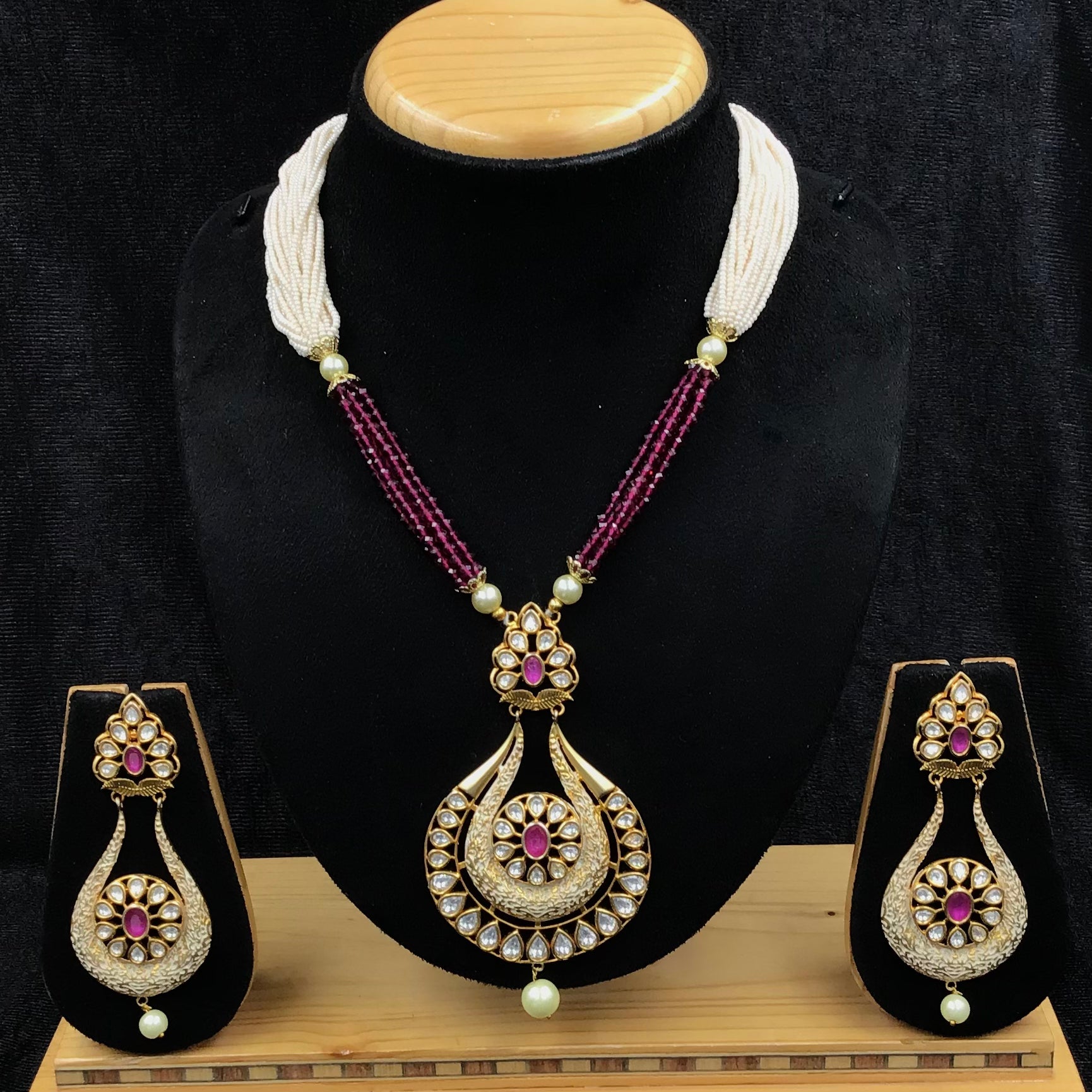Medium Size Kundan Pendant Set 8997-100 - Dazzles Jewellery