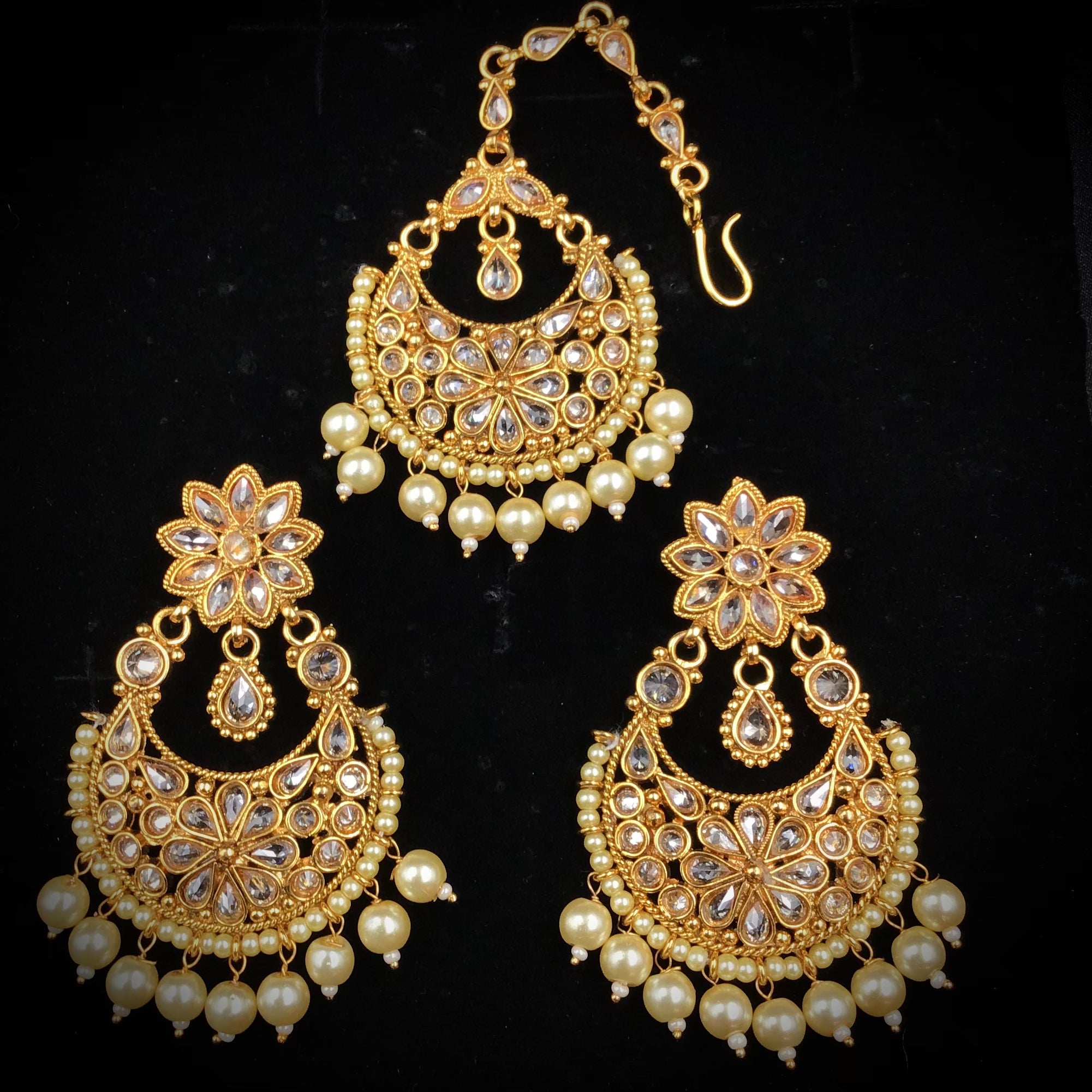 Gold look Earring with mangtikka set 2968-7033 - Dazzles Jewellery