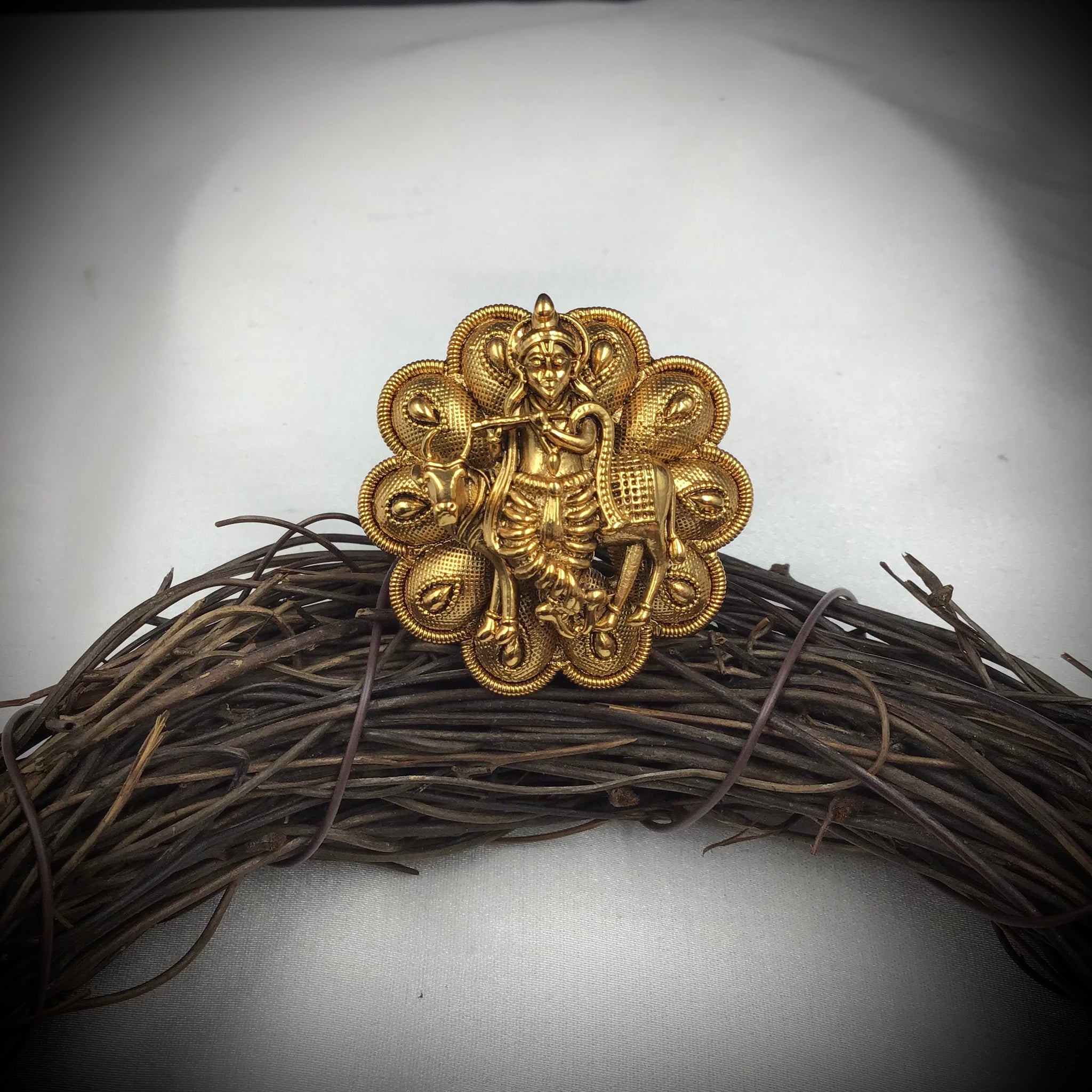 Antique Gold Finish Temple Ring 5916-31 - Dazzles Jewellery