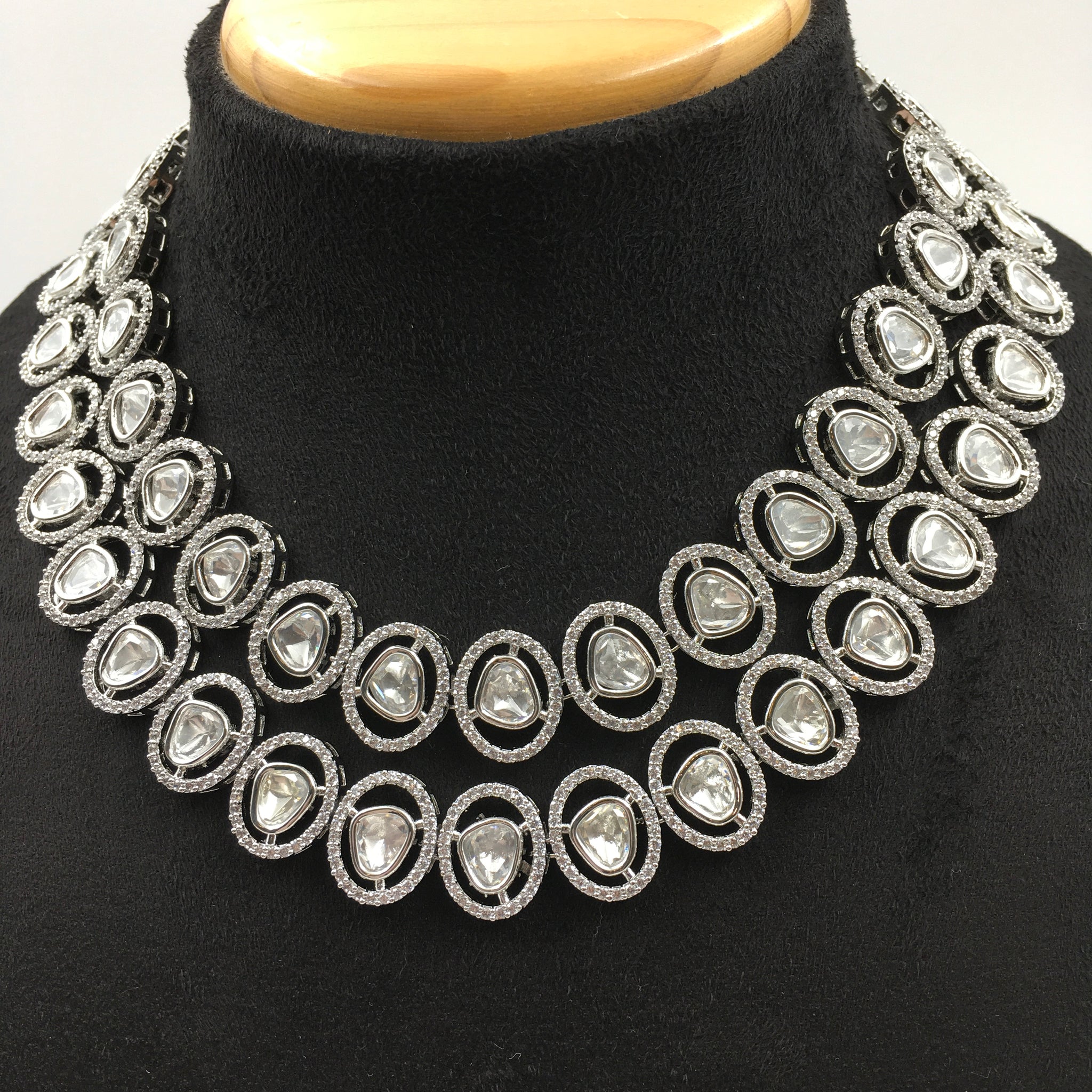 Round Neck Kundan Necklace Set 7283-68 - Dazzles Jewellery