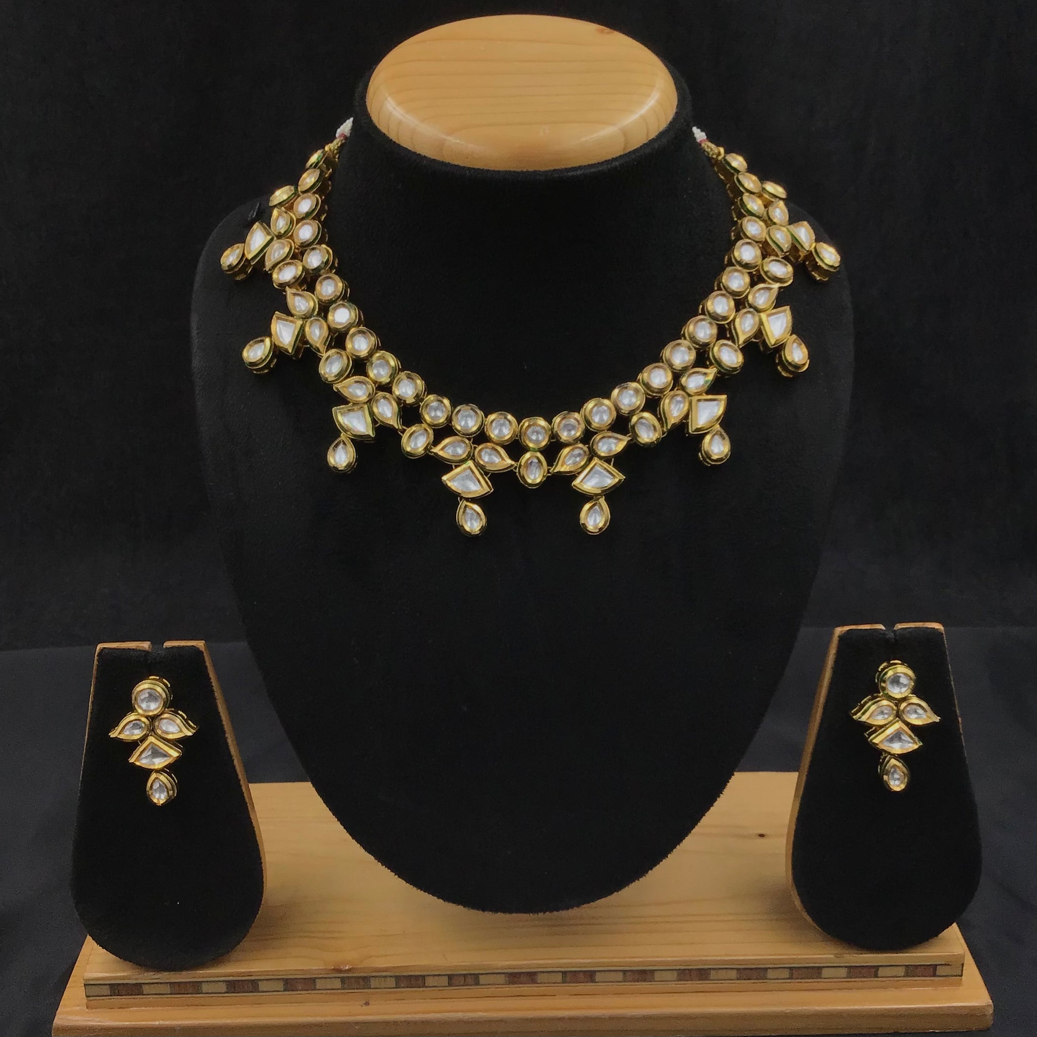 Round Neck Kundan Necklace Set 9420-100 - Dazzles Jewellery